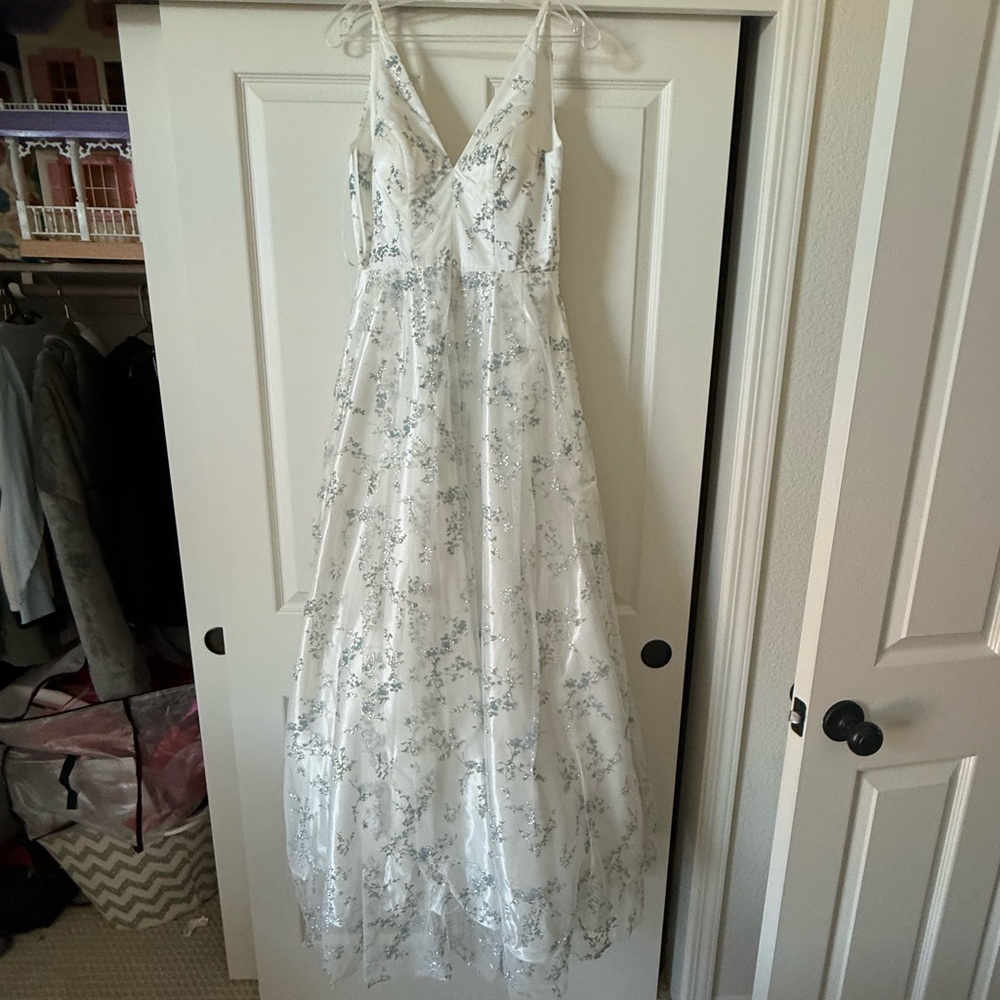 Elegant White Floral Maxi prom Dress size 1 Cinderella